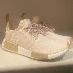 Women’s adidas nmd size 7